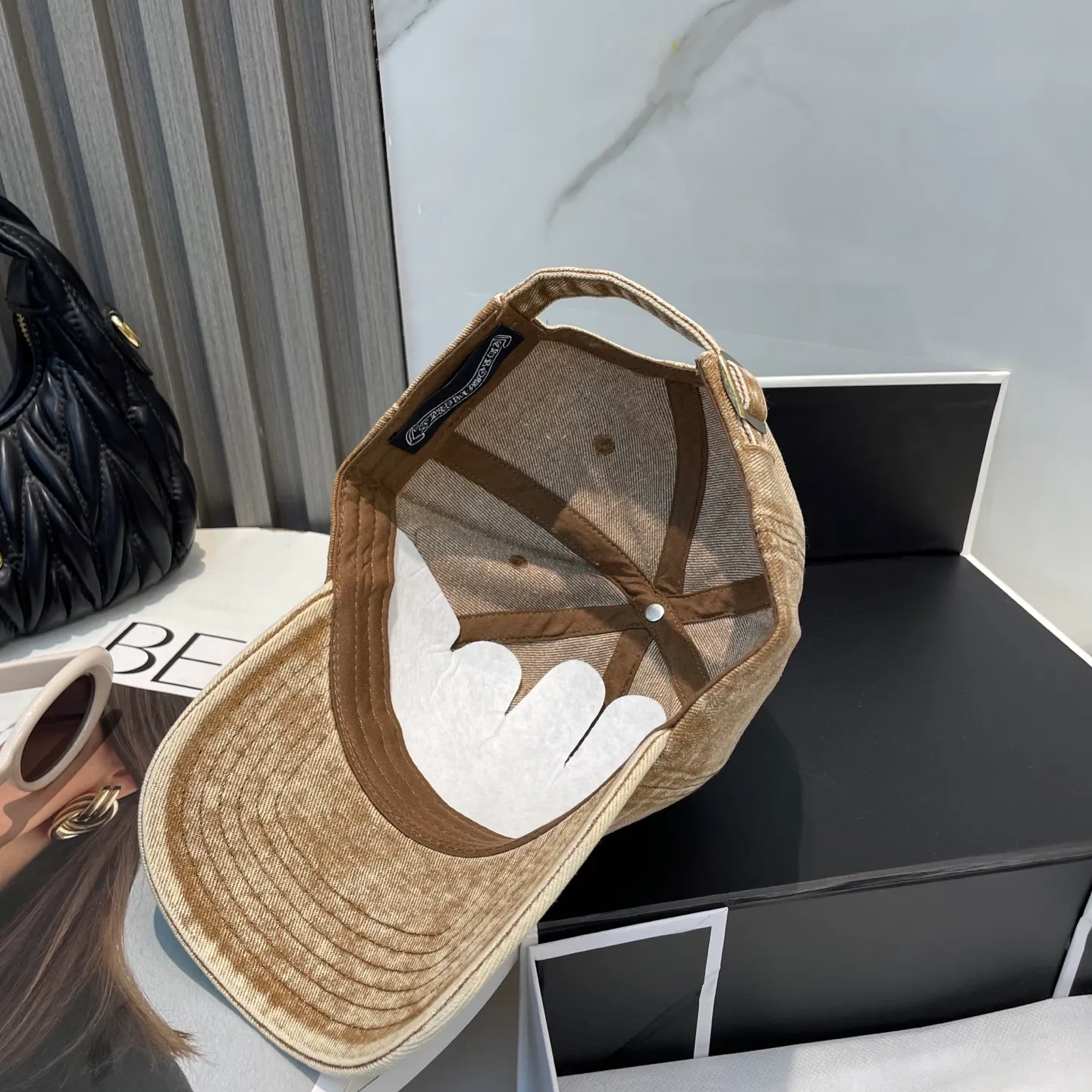 P76 Crow Heart 🆕🆕25 new baseball cap, stylish and classic cross logo, casual with a cool feeling, unisex style, same style for men and women! Very easy to match! Head circumference: 56-58cm is available